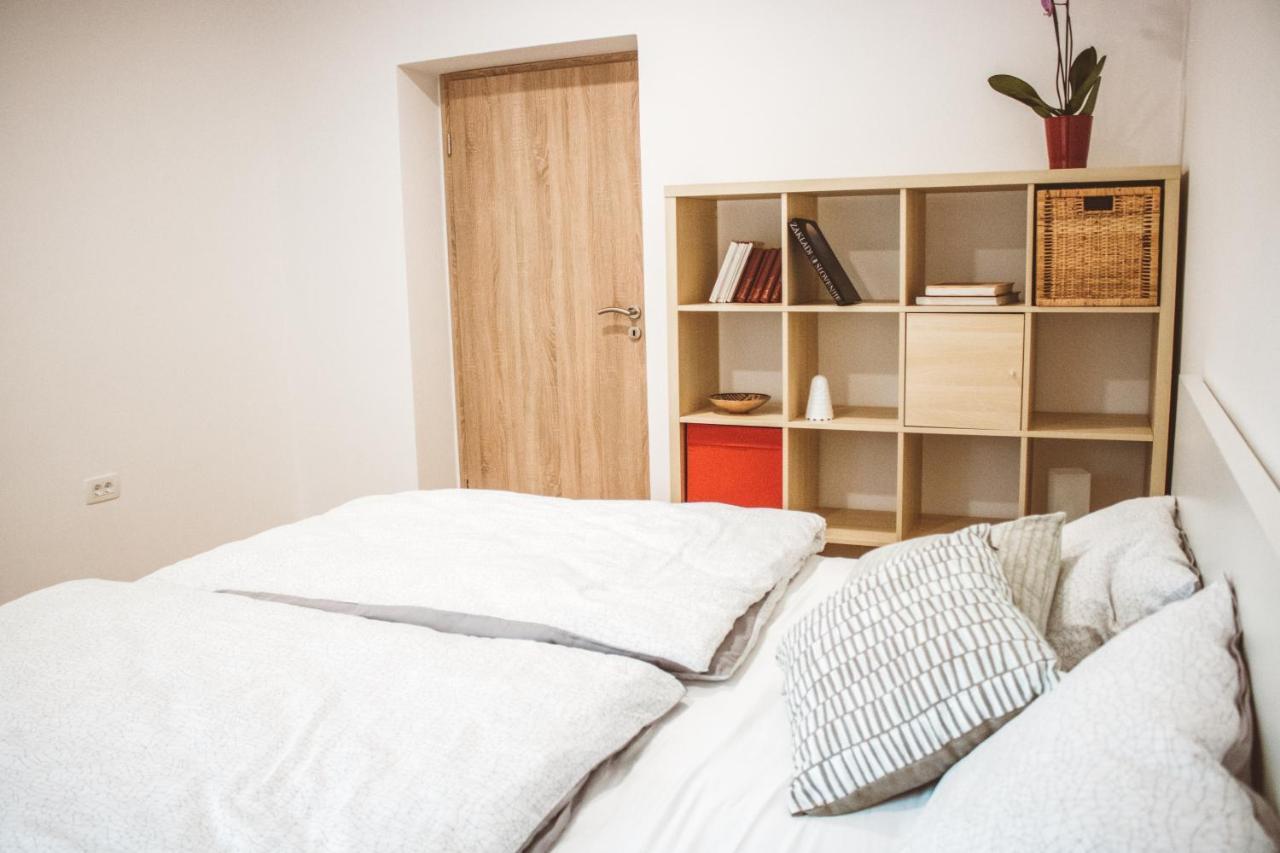 Entoli Apartment Podnanos Luaran gambar