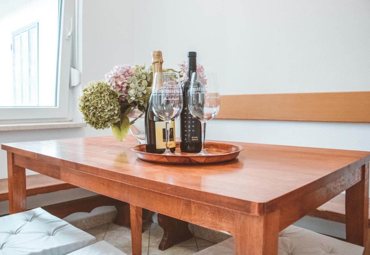 Entoli Apartment Podnanos Luaran gambar