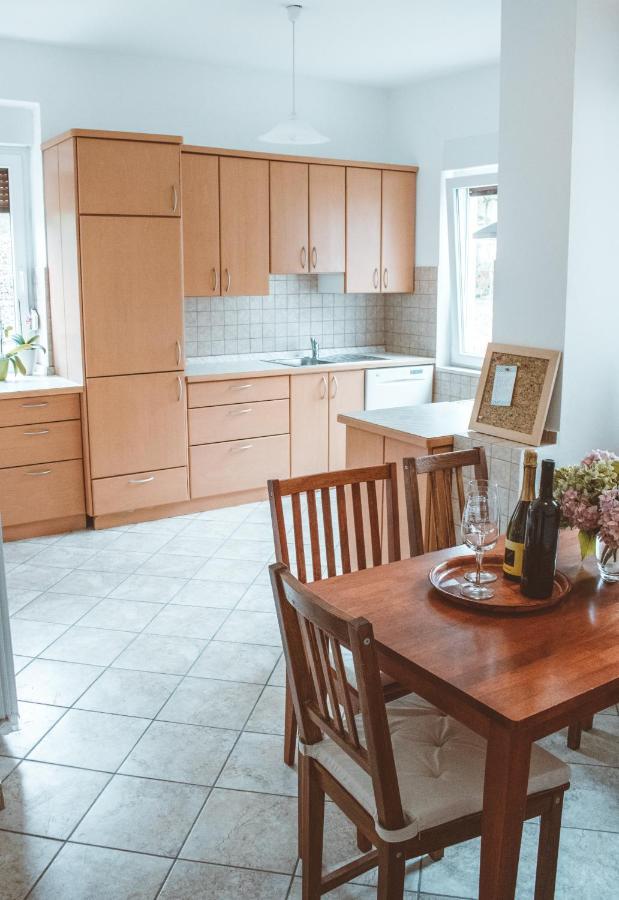 Entoli Apartment Podnanos Luaran gambar