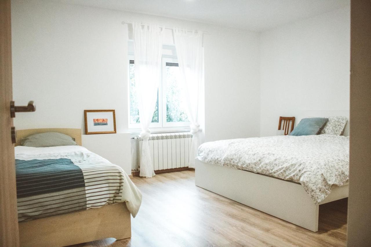 Entoli Apartment Podnanos Luaran gambar
