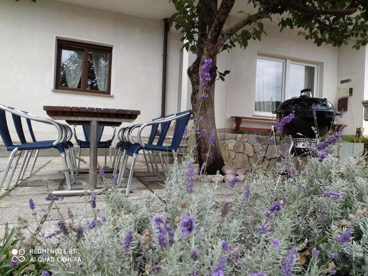 Entoli Apartment Podnanos Luaran gambar